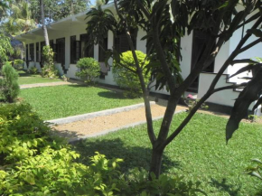 Гостиница Rainbowswell Beach Resort  Unawatuna